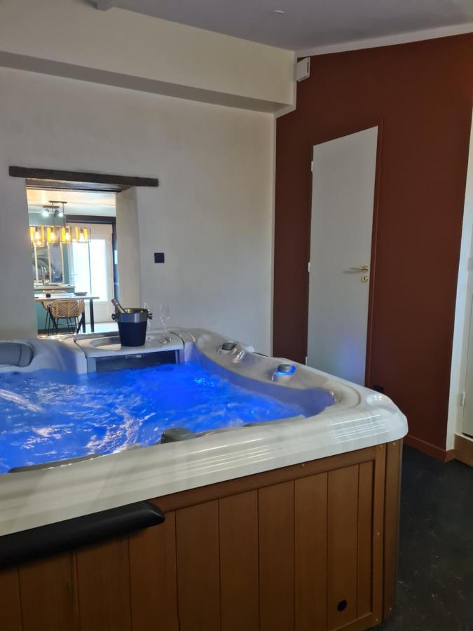 Maison Eliste - Love Gite Chic Avec Jacuzzi Interieur Ла Гасили Екстериор снимка